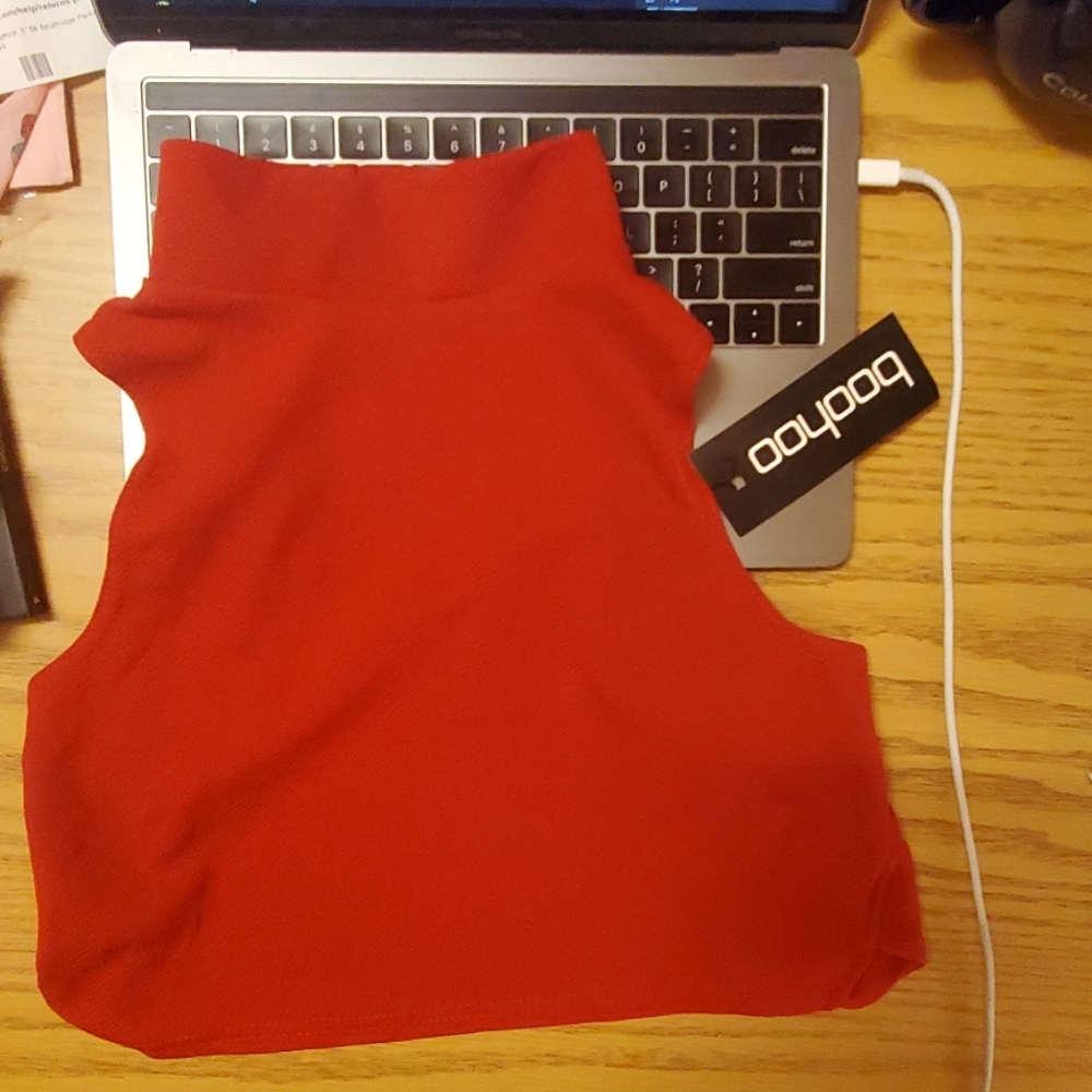 NWT Boohoo Avery Strappy Back High Neck Crop Top